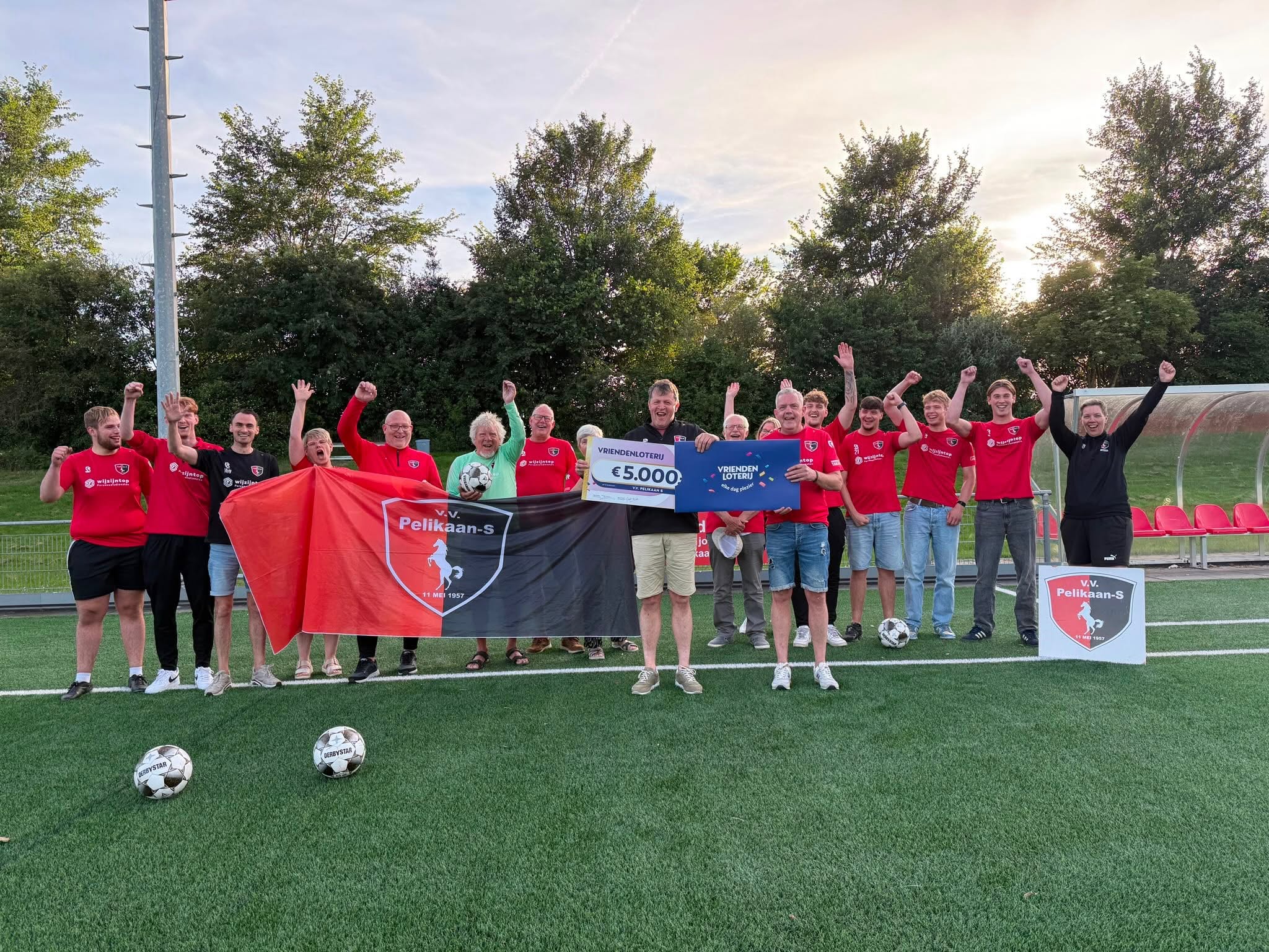Pelikaan S ontvangt 5000 euro van de Vriendenloterij voor het opzetten van walking voetbal